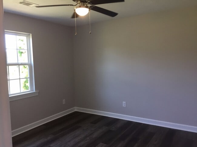 Photo - 1359 Newmantown Rd