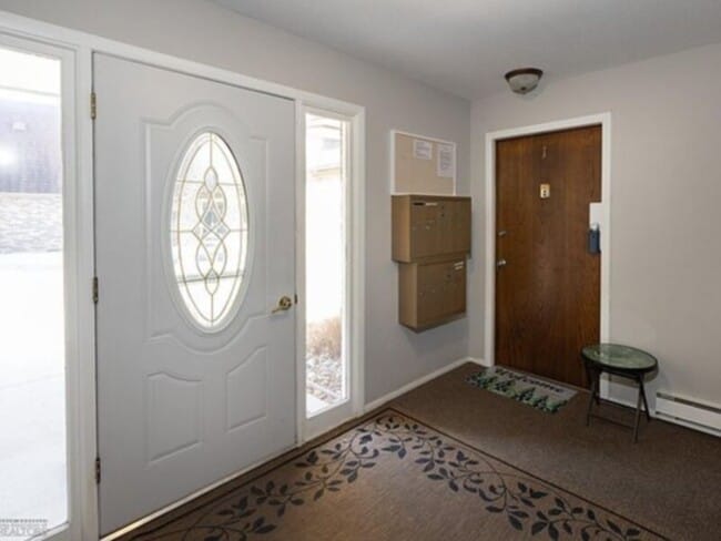 Building Photo - 2 BED UNIT 1 BATH AVAILABLE FOR RENT