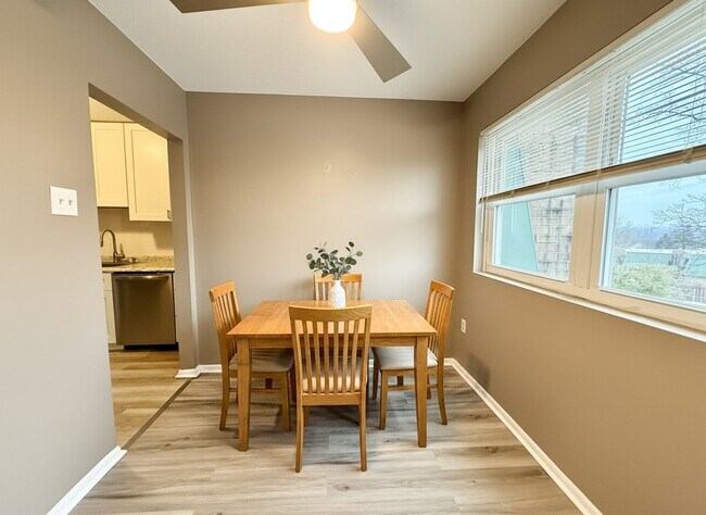 Photo - 214 Meadowview Ln