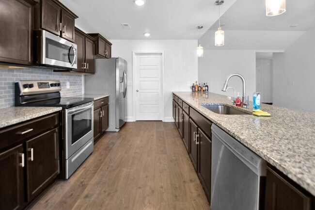 Photo - Pet Friendly Three Bedroom!