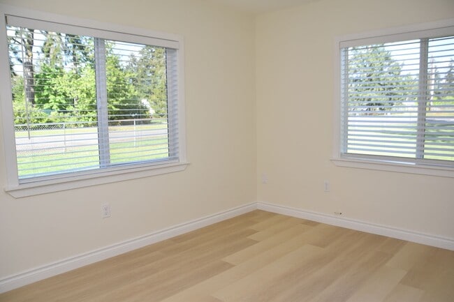 Photo - 5724 Hillcrest Dr SW