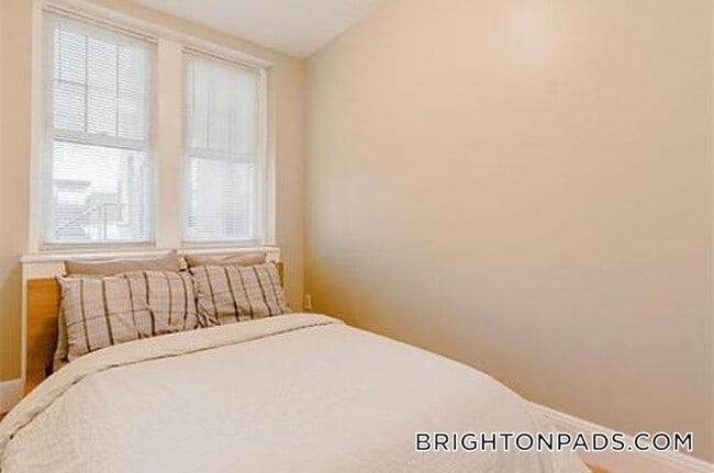 Photo - 2001 Commonwealth Ave Unit 2