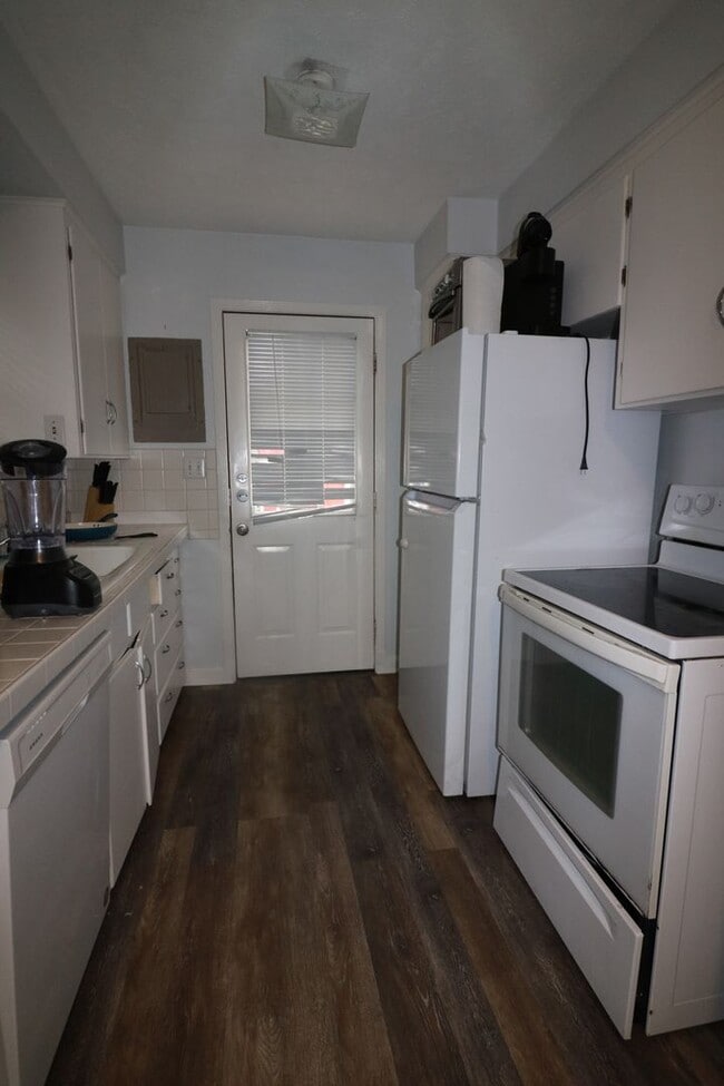 Photo - Spacious 5 Bedroom Home Perfectly Located ...
