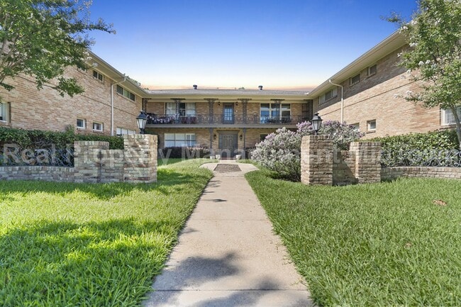 Building Photo - Live Elevated in the Heart of Viridian – S... Rental