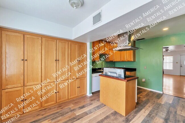 Photo - 9011 W Floyd St