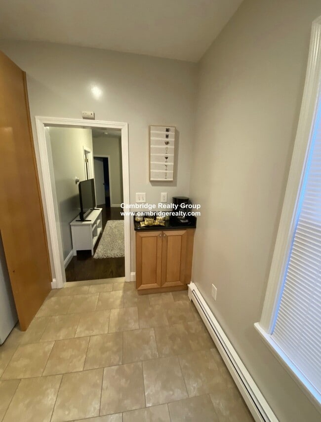 23 Everett Ave Unit 1