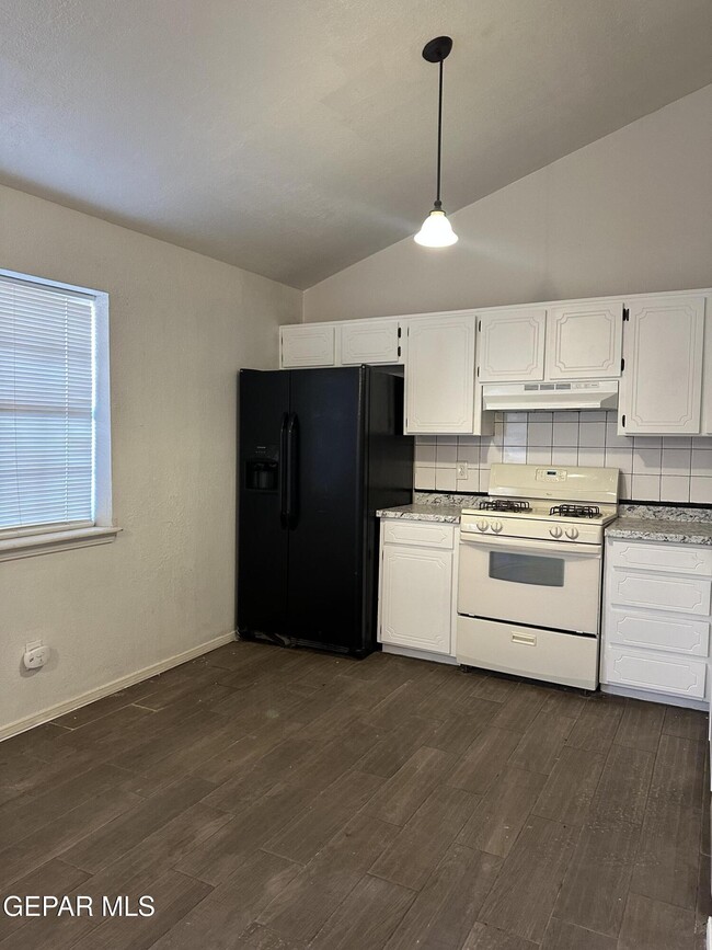 Photo - 2105 Lake Omega St