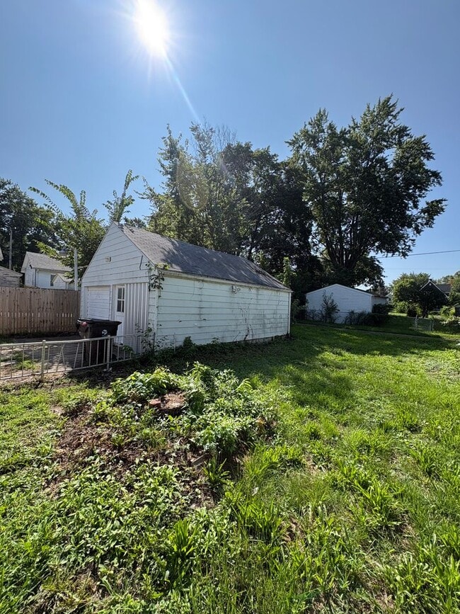 Photo - 612 E Gift Ave