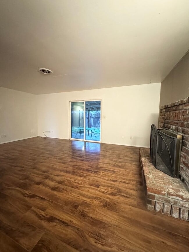 Photo - Westside - Close to Shopping