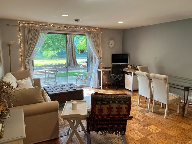 Building Photo - 10416 Rockville Pike Unit 102