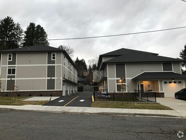 Building Photo - 1035 NE Alpha Rd Unit 12 Rental