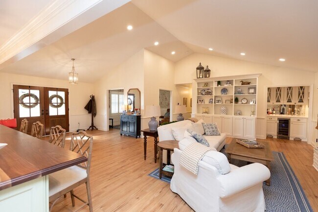 Photo - 508 W Harry St