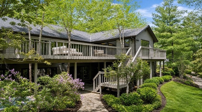 Building Photo - 106 Oak Ridge Dr W