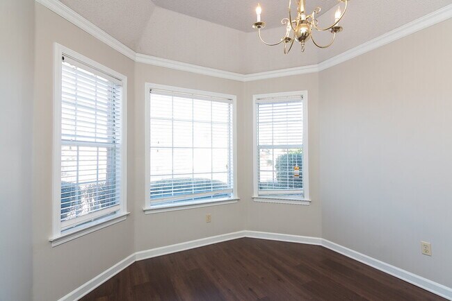 2214 Lake Hill Ct