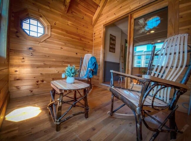 Photo - 544 E Main St