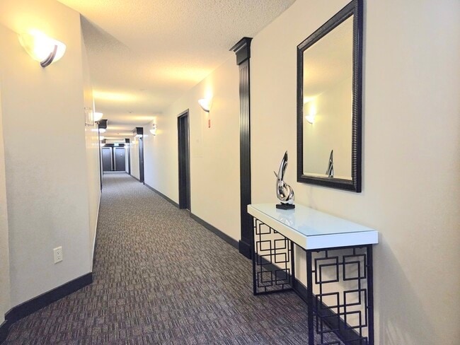 Photo - 10221-10111 111 St NW