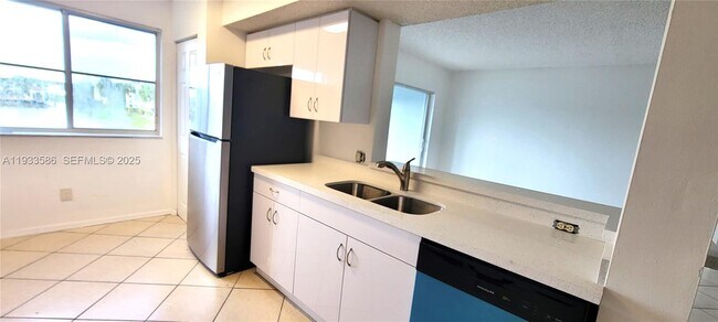 Photo - 150 NW 96th Ave Unidad 9210