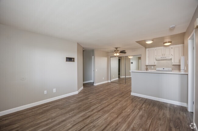 2BR, 2BA - 800SF - Living/ Dining Room