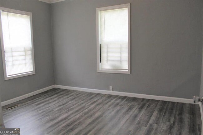 Photo - 962 Division St NW