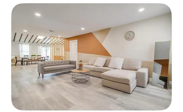 Building Photo - 13941 Bee St