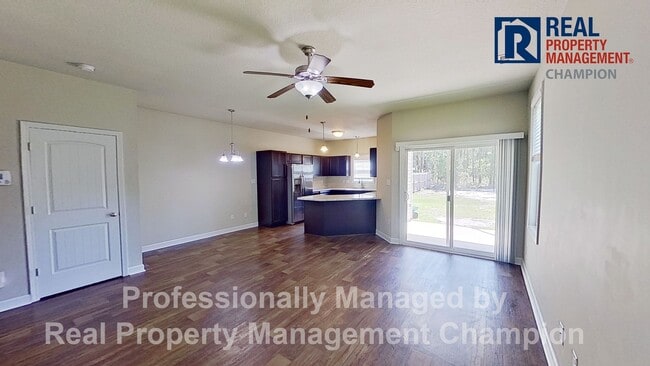 Photo - Beautiful Townhome with Open Floorplan and...