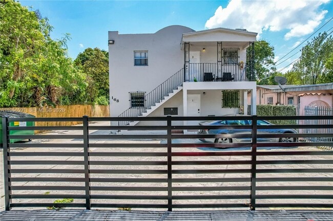 Building Photo - 168 NW 32nd St Unit 3