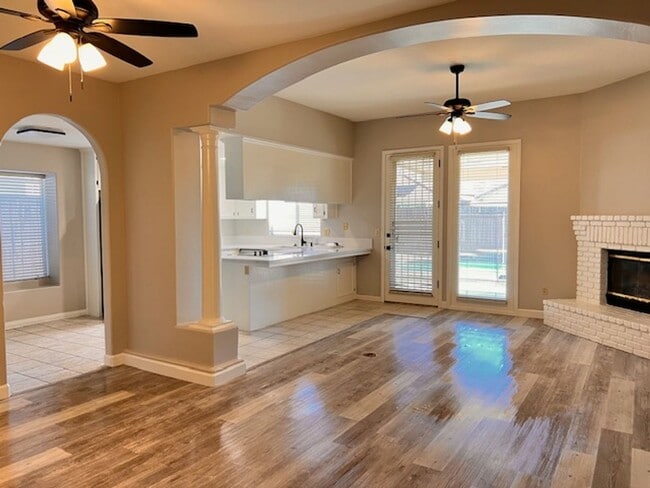 Photo - North West Bakersfield Home for Rent with Pool!