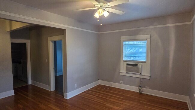 Window AC units - 819 N 5th Ave