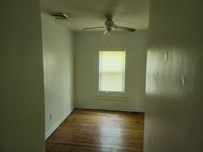 Photo - 122 Moffatt Ave Apartments Unit 122 Moffatt Ave # 3