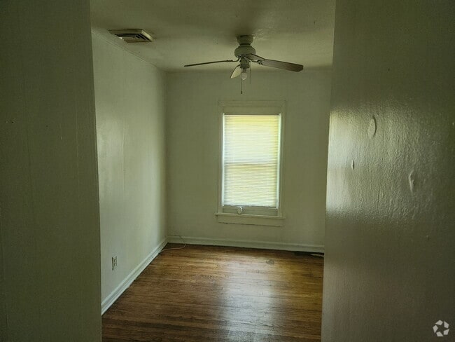 Building Photo - 122 Moffatt Ave Unit 122 Moffatt Ave # 3 Rental