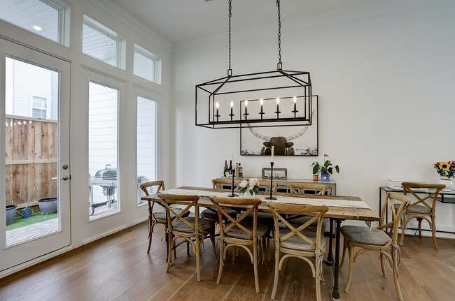 Photo - 2512 Hollister St