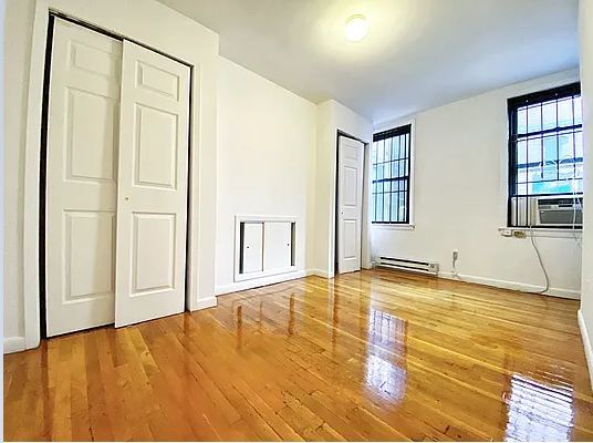 Photo - 139 E 12th St Apartamentos