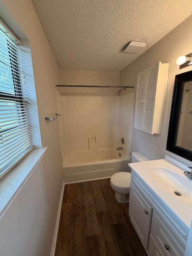 Photo - 2312 Creekwood Dr