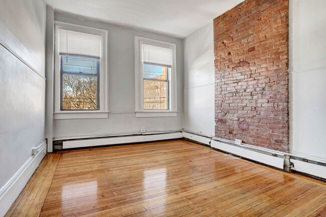 Building Photo - 33-35 Howe Street