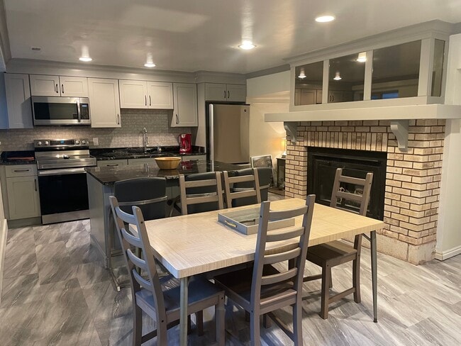 9632 Kilmuir Cir Unidad basement apt