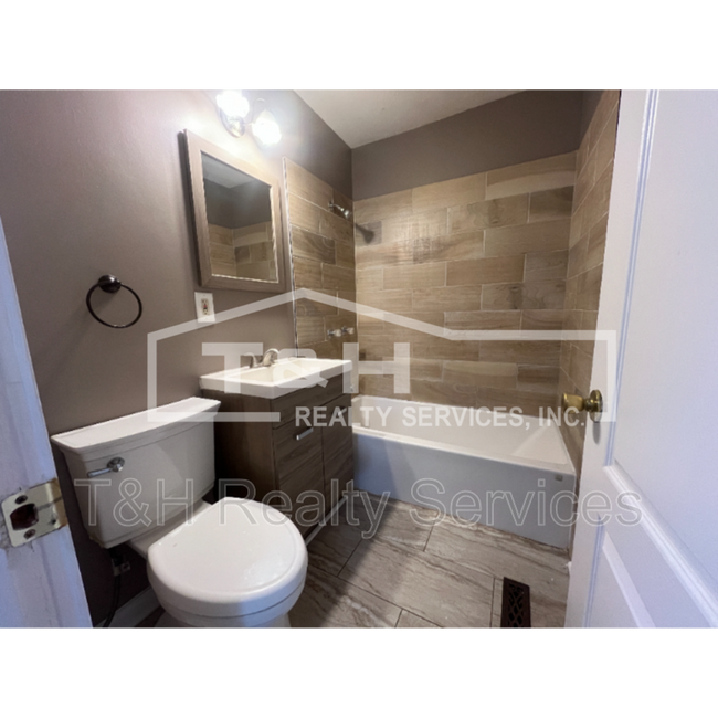 Photo - 4922 Farrington Ave