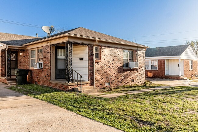 Photo - 1 Bed 1 Bath in Midwest City!