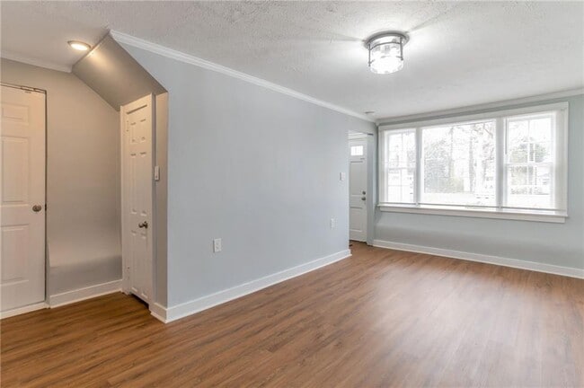 Photo - 2545 White Oak Dr