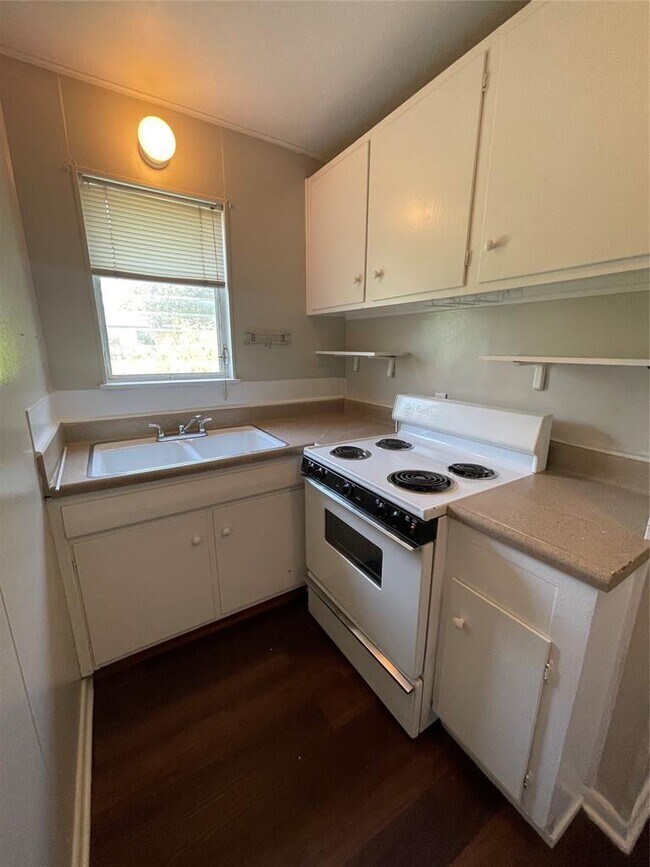 Photo - 3304 Red River St Unidad 102