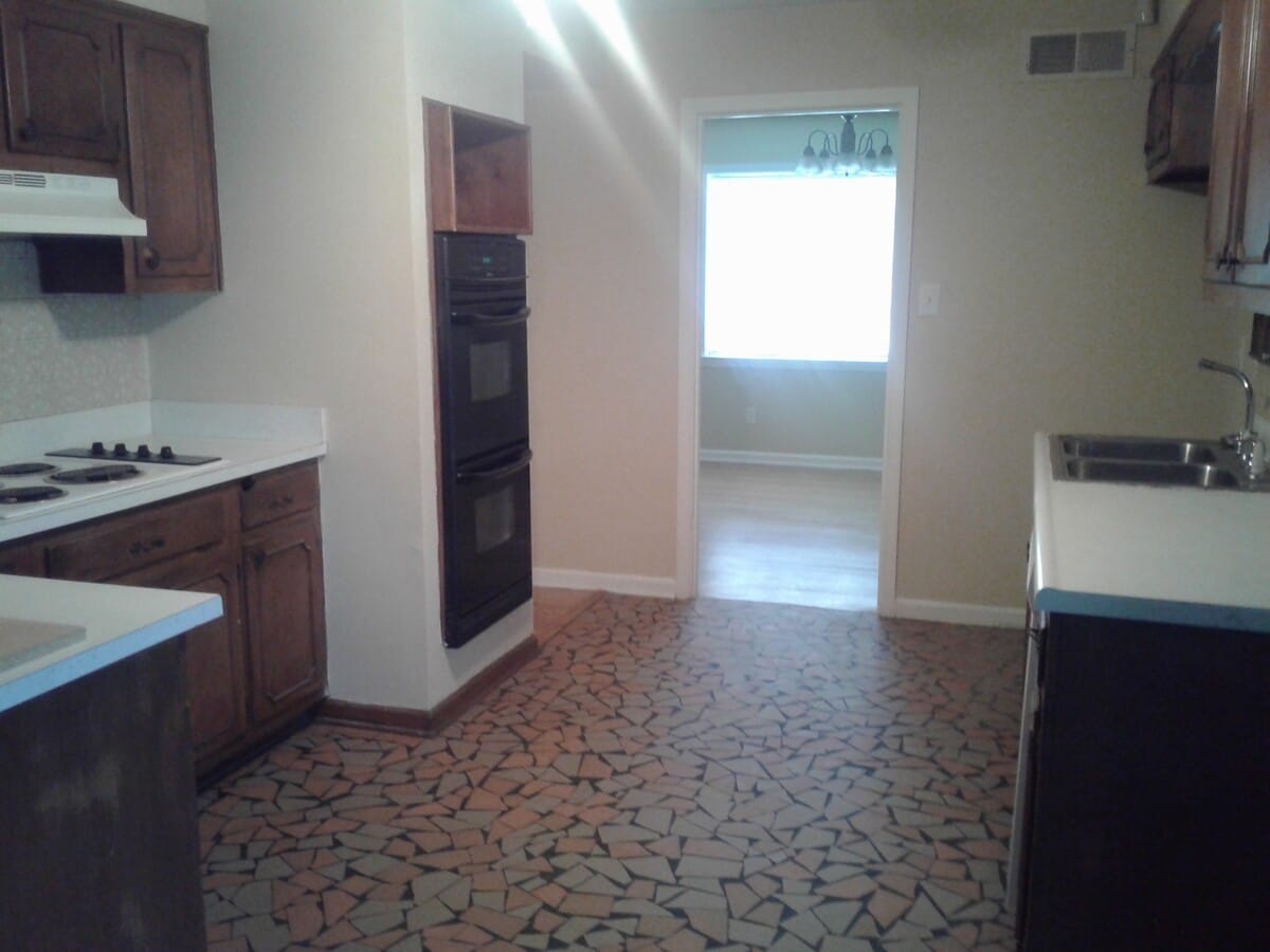 4 Success is now offering this spacious 3 bedroom home. - 4 Success is now offering this spacious 3 bedroom home.