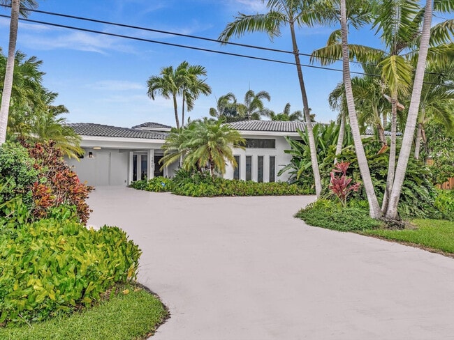 Building Photo - 1640 NE 43rd St