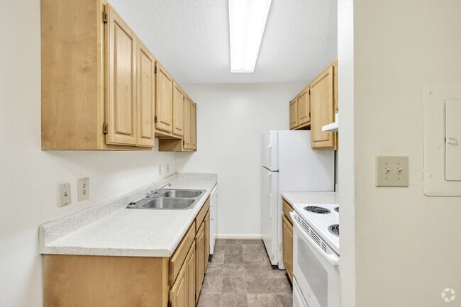 2BR, 2BA - 960SF - Kitchen