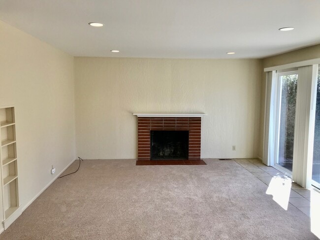 1230 Lynn Way
