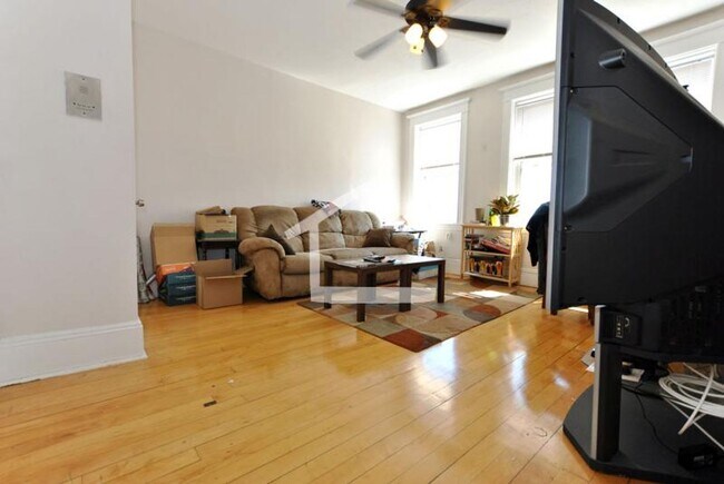 Photo - 5/1 Sunny top floor 2BR near Green Line, Harvard Ave