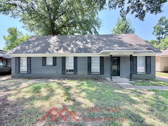 Building Photo - 1733 Gowan Dr