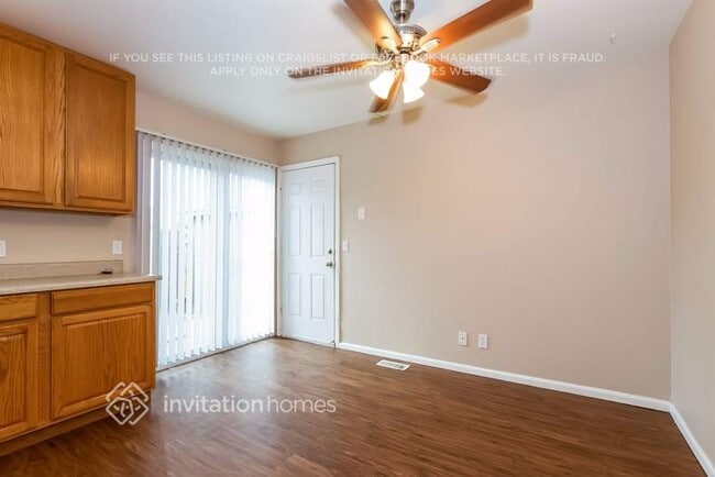 Photo - 9739 Steele St