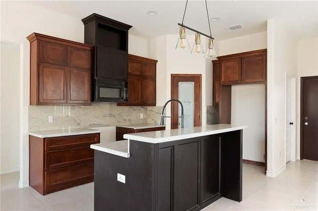 Photo - 8 Whitewing St