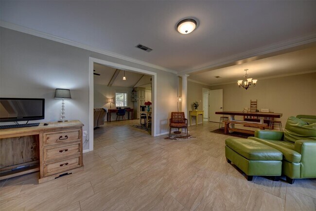 Photo - 2107 Timber Ln