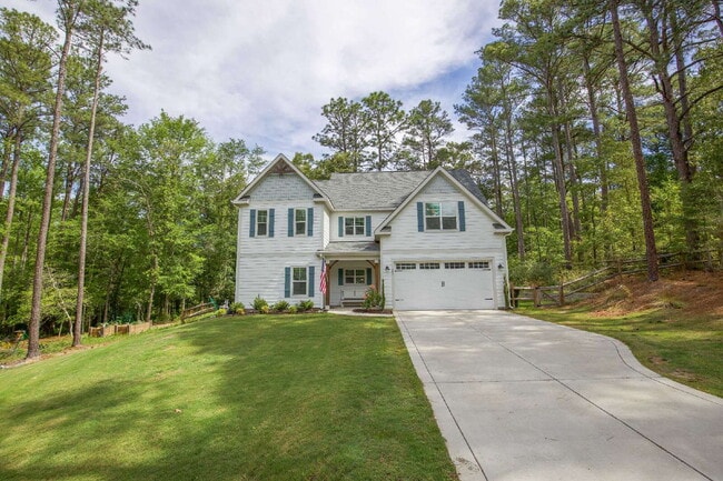 Building Photo - "Charming 4-Bedroom Retreat with Fireplace and 3 Full Baths in Aberdeen!"