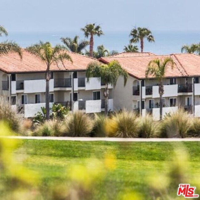 Building Photo - 6600 Beachview Dr Unit 137 Rental